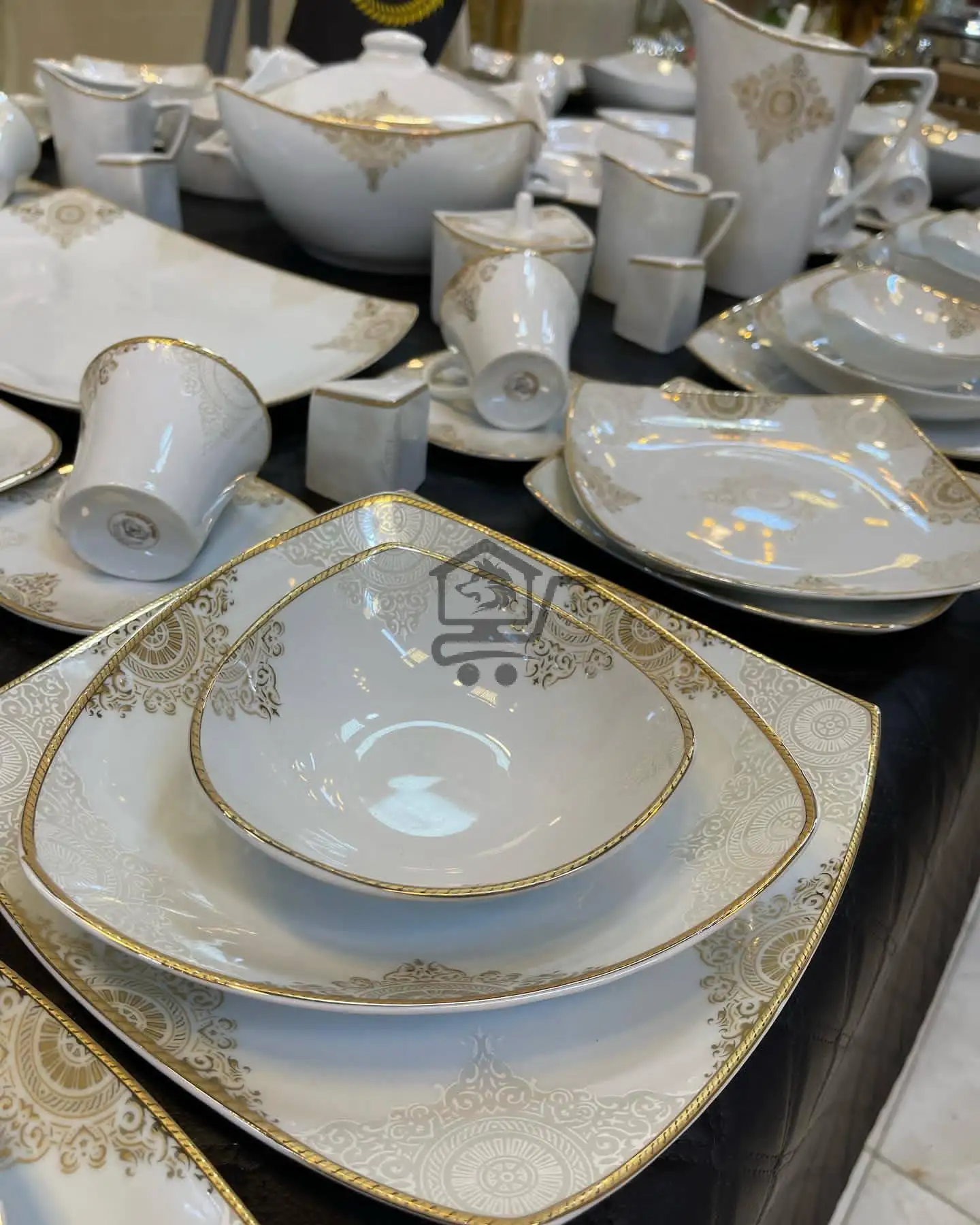 طقم سرفيس ملكي ١٠٥ قطعة - الصورة 1