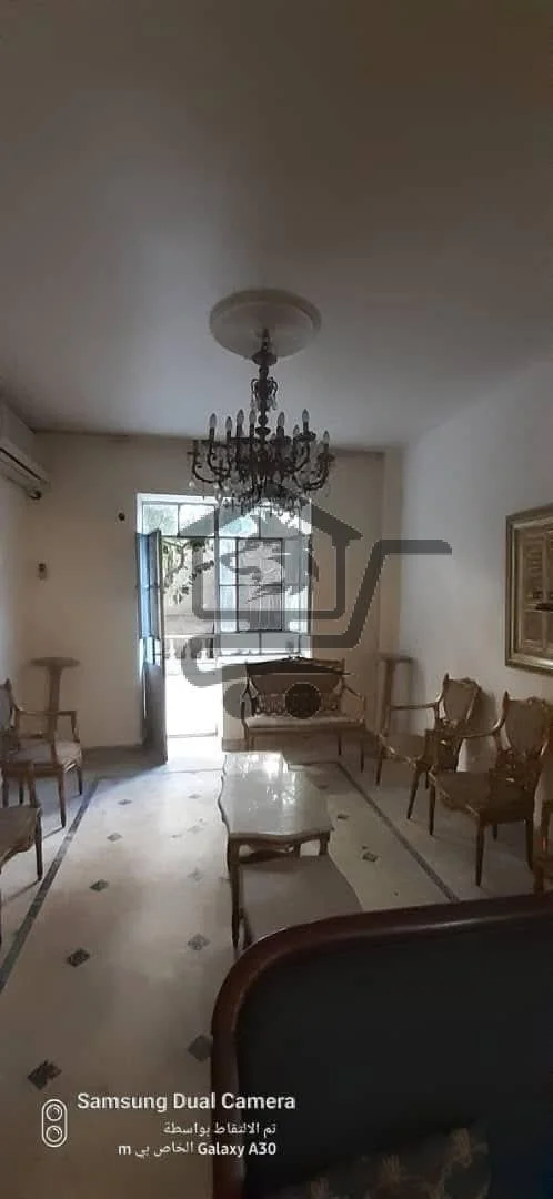 شقة بموقع خدمي بدون فرش - الصورة 2