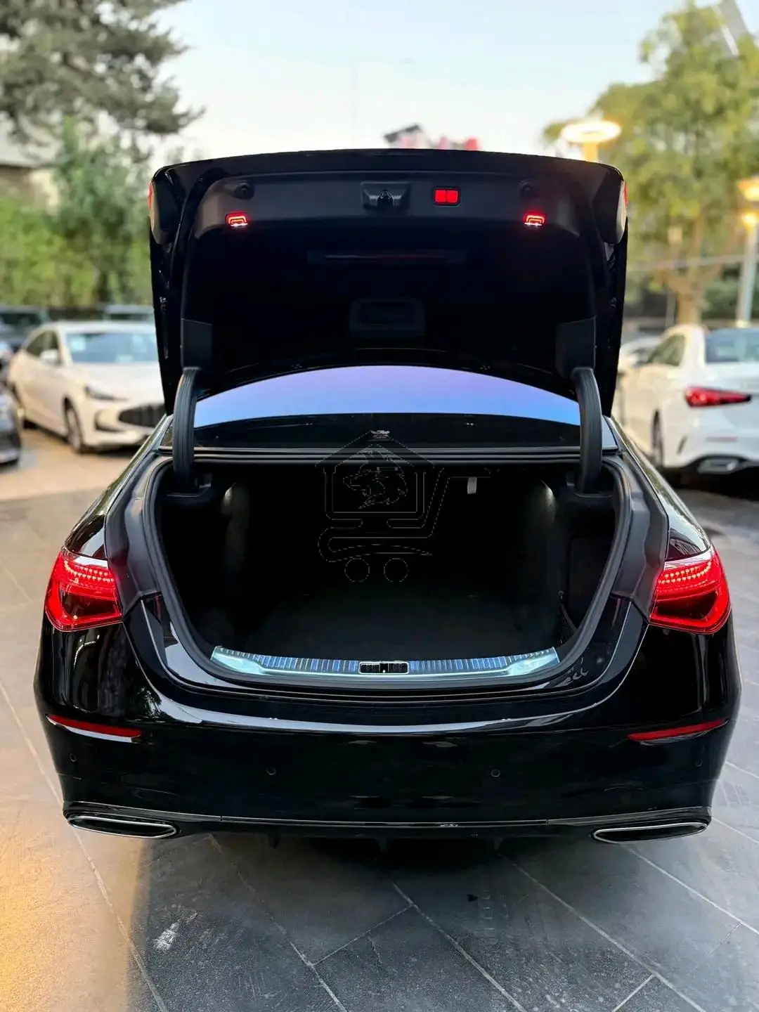 Mercedes Benz - الصورة 4