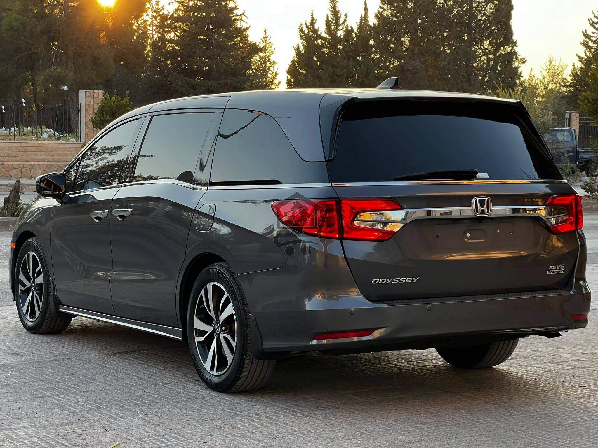 Honda Odyssey Touring - الصورة 4