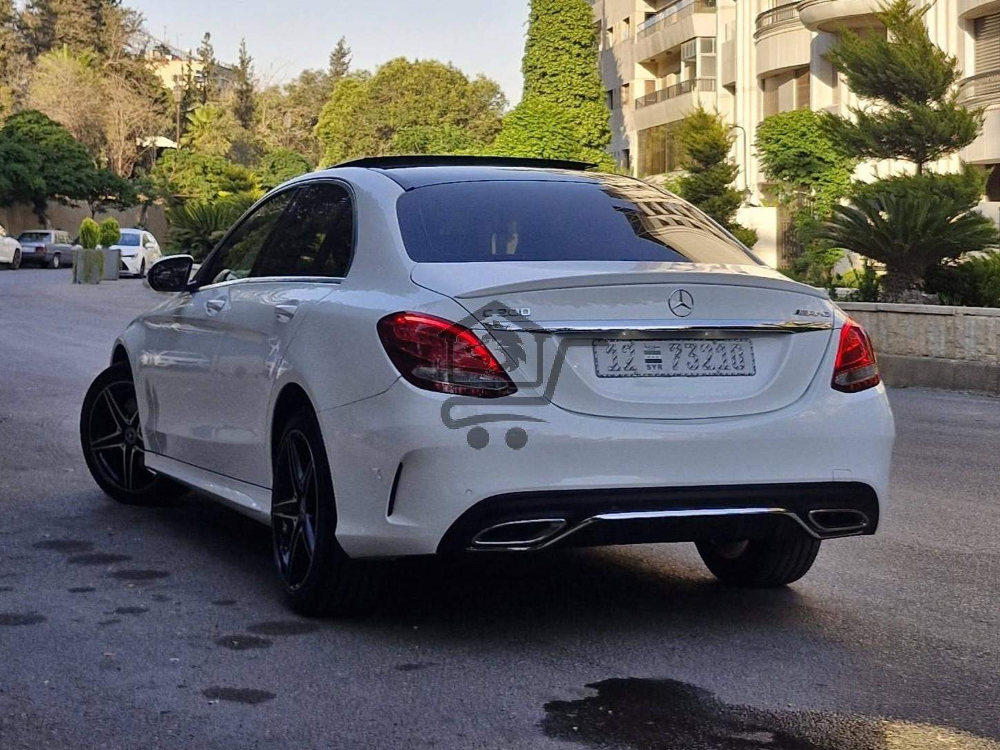 Mercedes-Benz C300 2016 - الصورة 2