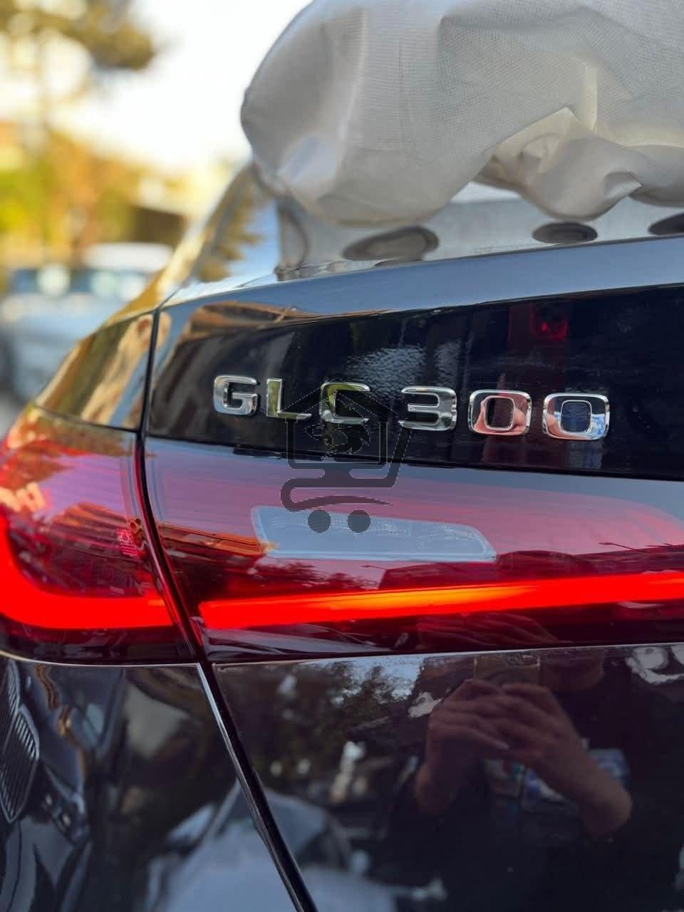 Mercedes-Benz GLC 300 - الصورة 2