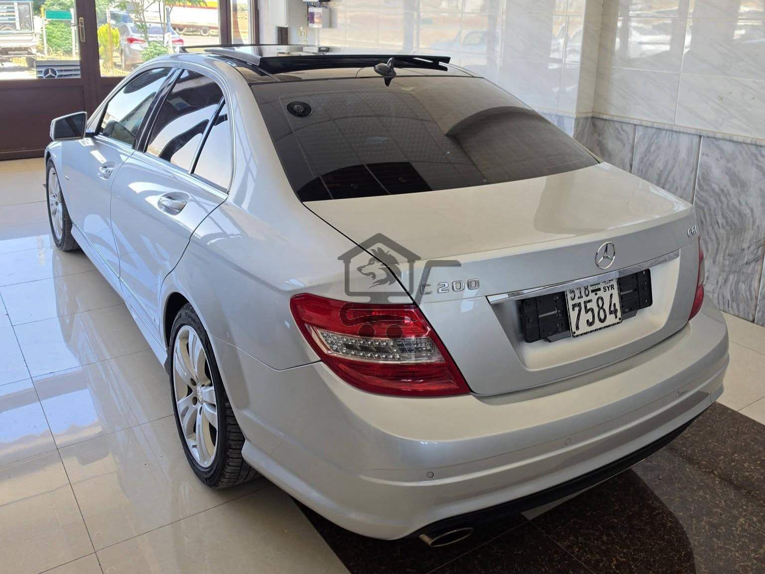 Mercedes C200 2011 - الصورة 4