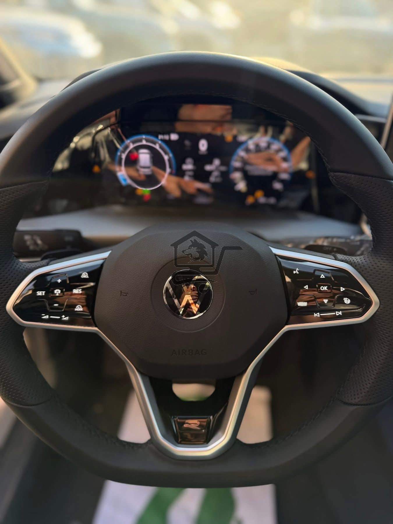Volkswagen Golf R 2025 - الصورة 6