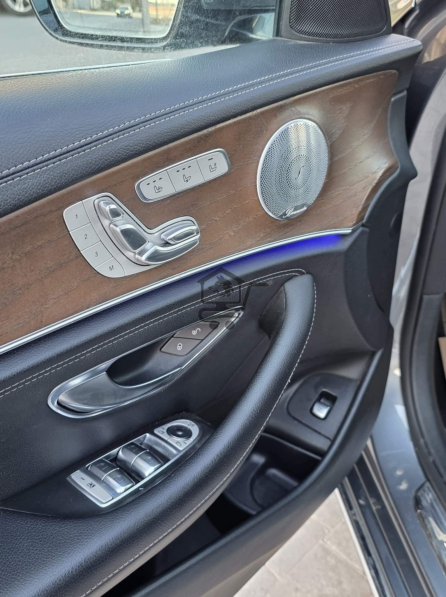 Mercedes Benz E300 - الصورة 3