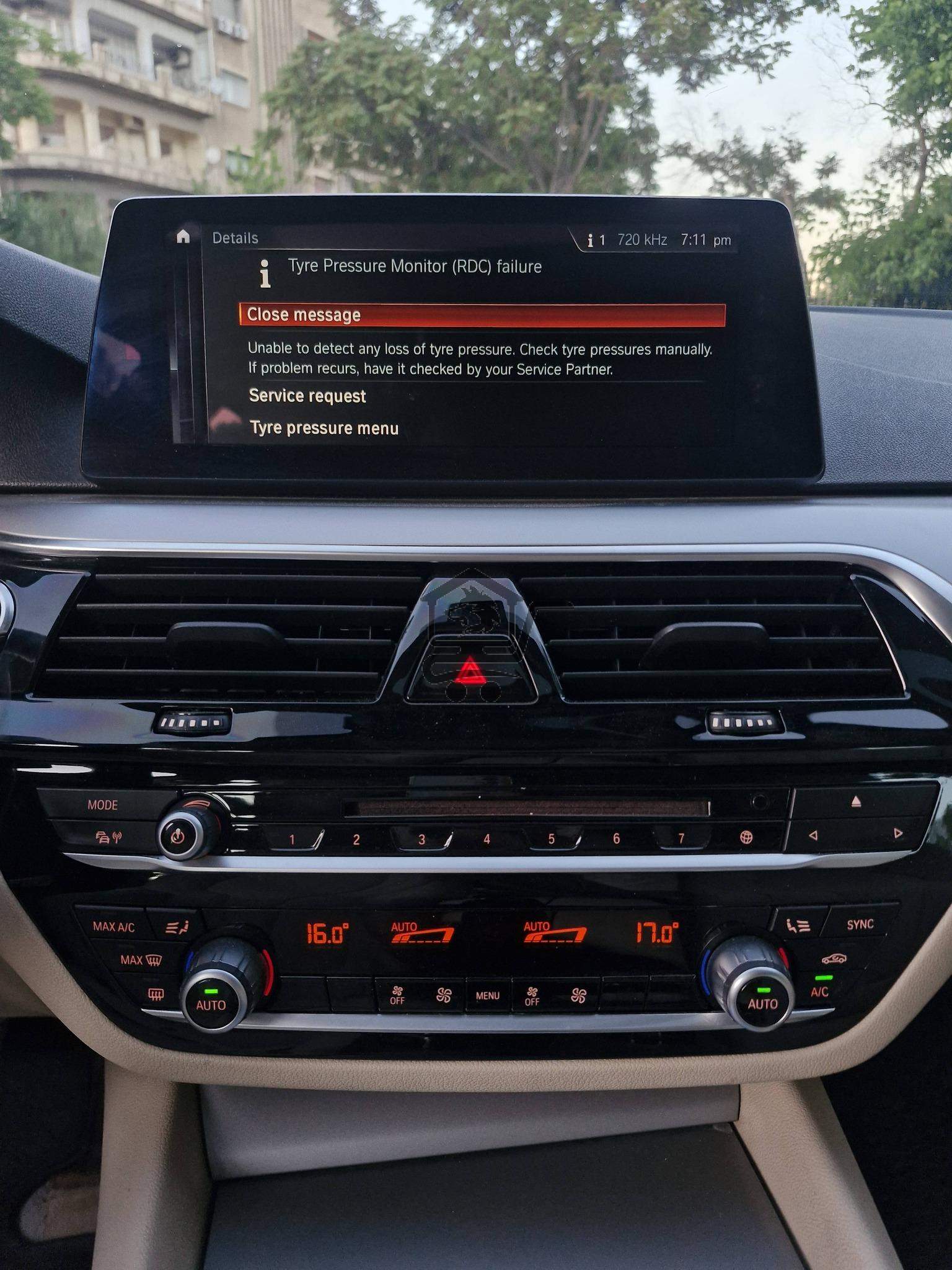 BMW 520i 2018 - الصورة 8