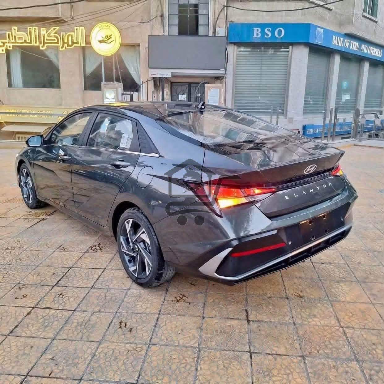 Hyundai Elantra - الصورة 2