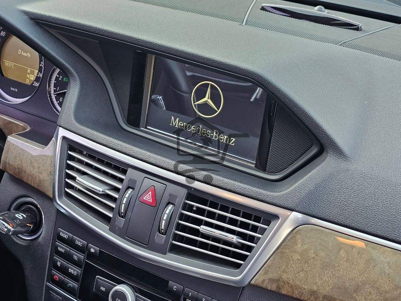 MERCEDES BENZ E300 - الصورة 7