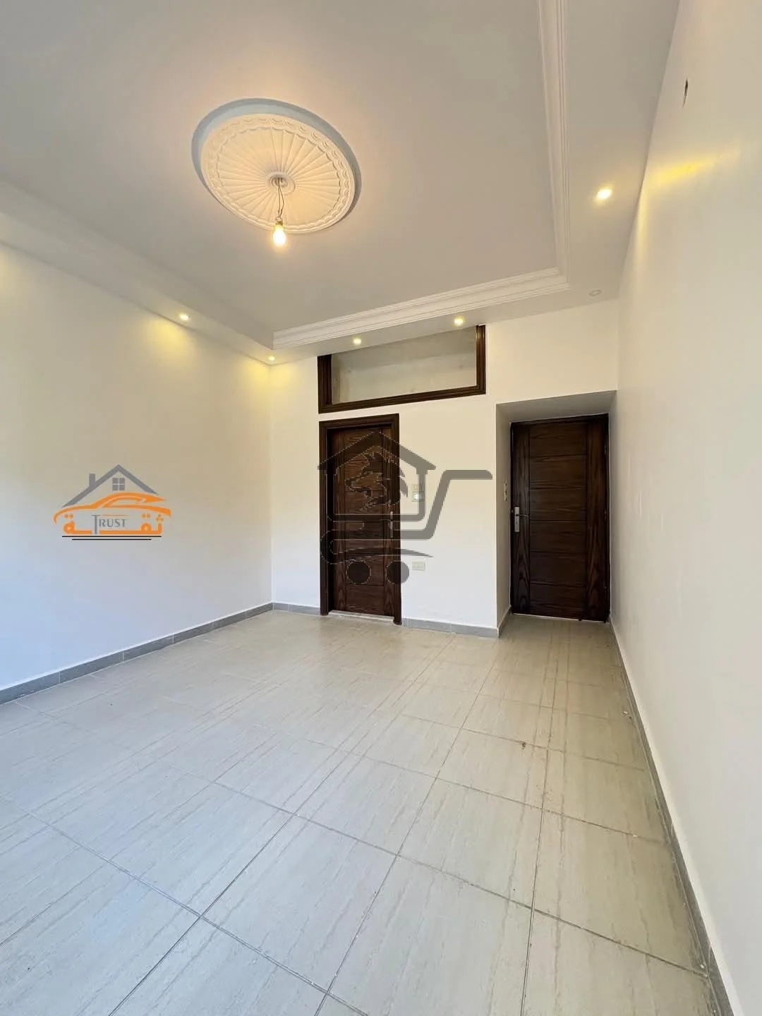 شقة بثلاث غرف بدون فرش - الصورة 2