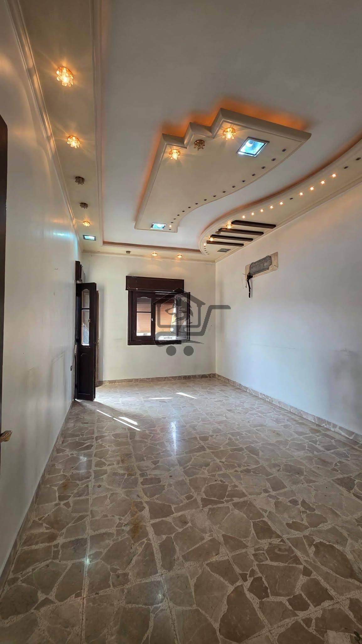 شقة سكنية بموقع مميز - الصورة 1