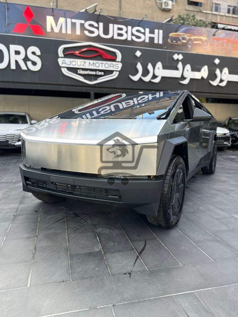 Tesla Cybertruck 2024 - الصورة 3