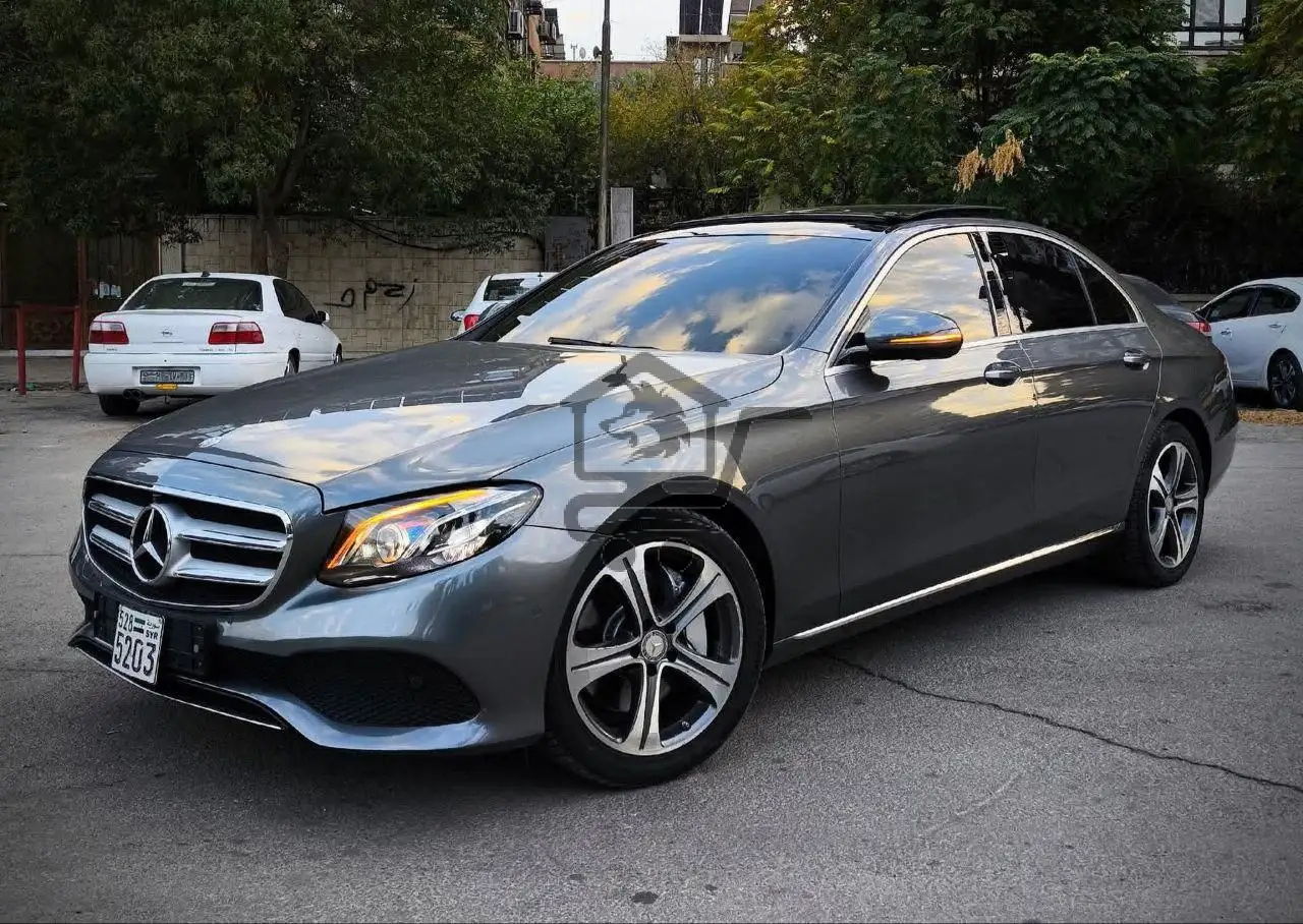 Mercedes-Benz E300 - الصورة 2