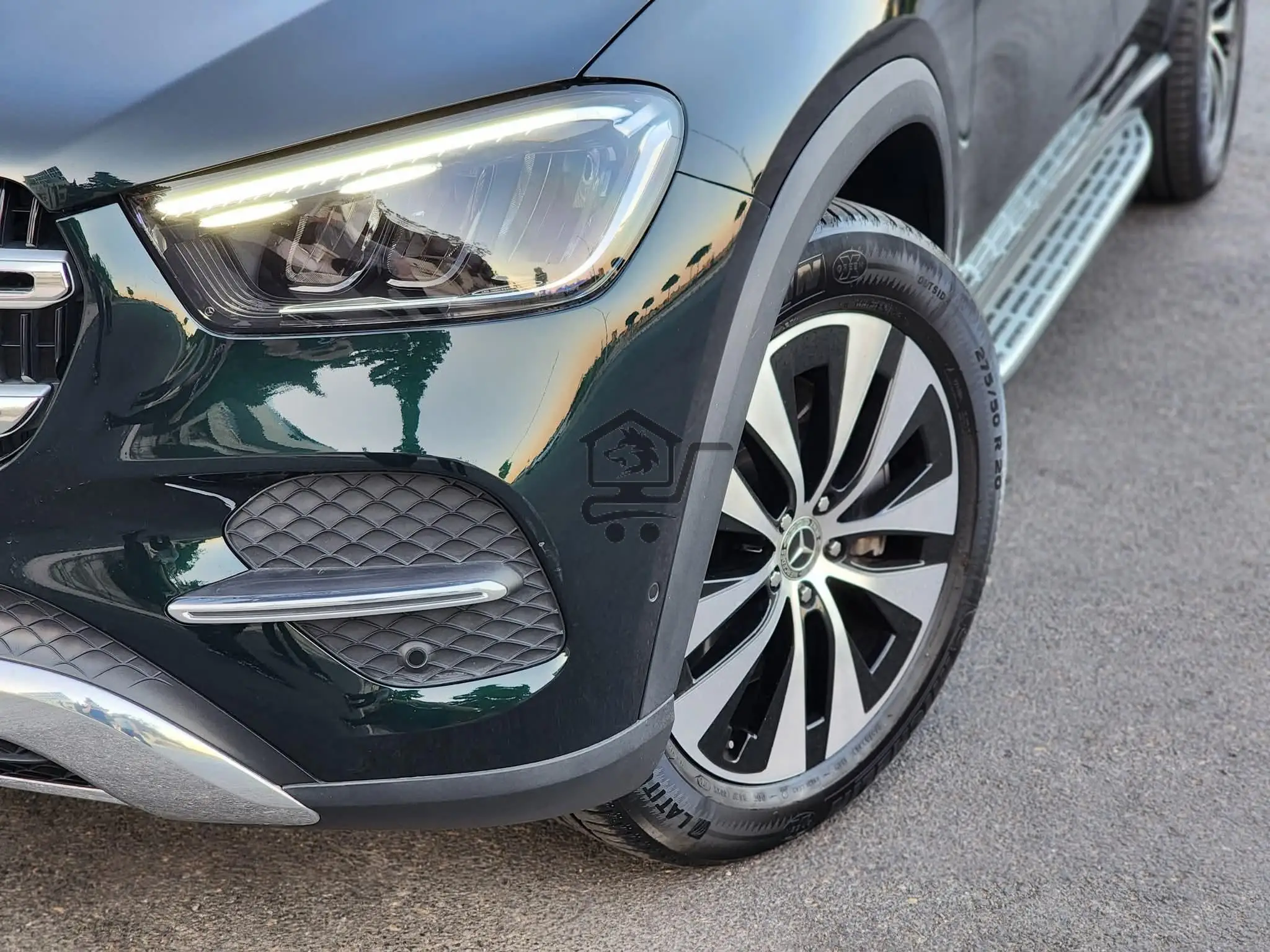 Mercedes Benz - الصورة 2