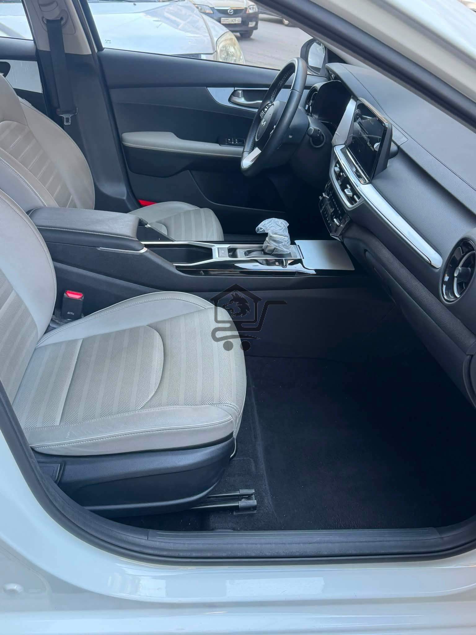 Kia k3 2024 - الصورة 9