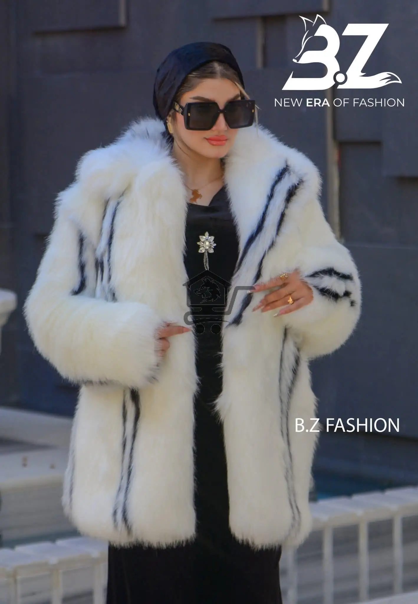 جاكيت فرو ملكي - الصورة 1