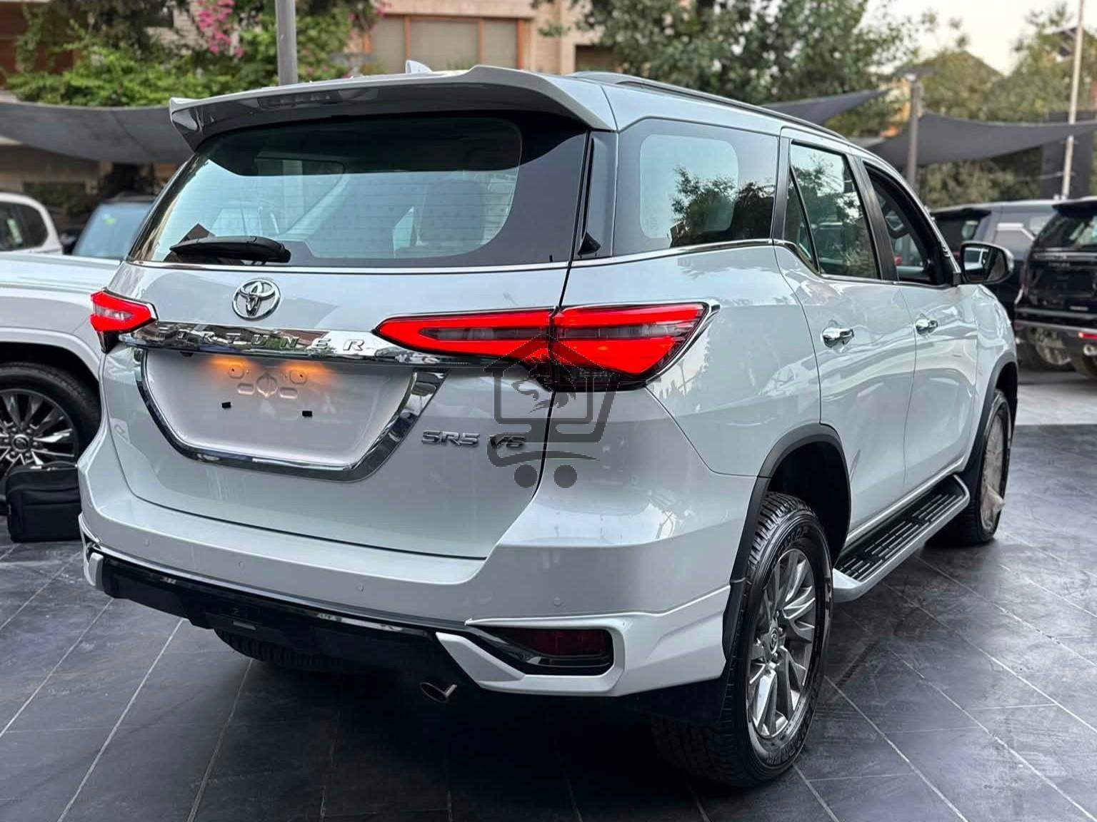 Toyota Fortuner SR5 - الصورة 2
