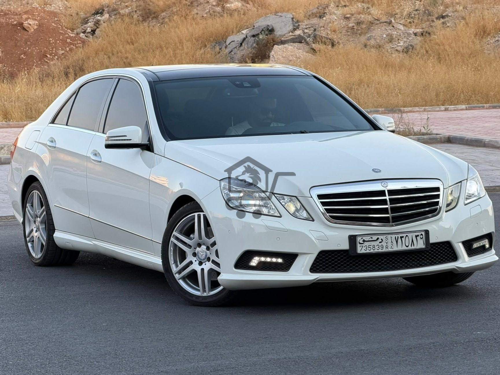Mercedes-Benz E300 2010 - الصورة 1