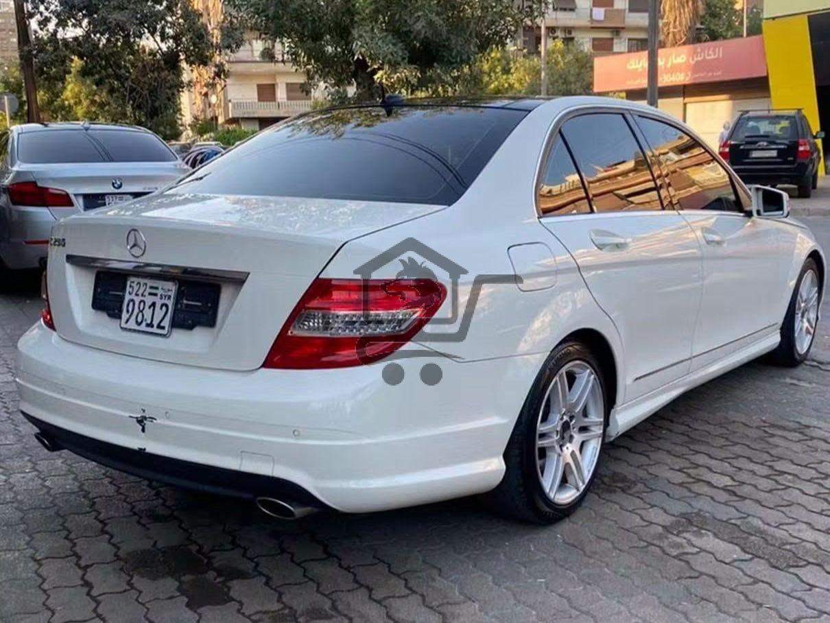 Mercedes-Benz C250 2011 - الصورة 2