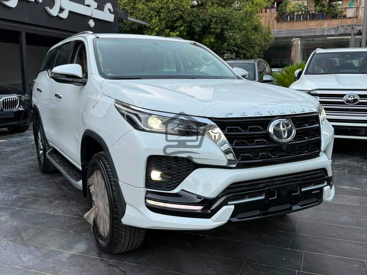Toyota Fortuner SR5 - الصورة 3