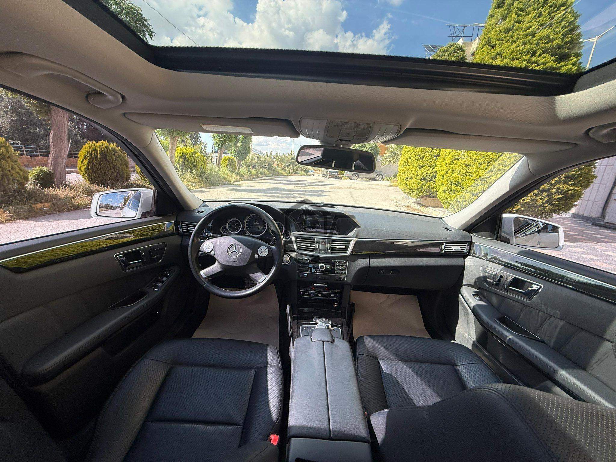Mercedes-Benz E350 2011 - الصورة 7