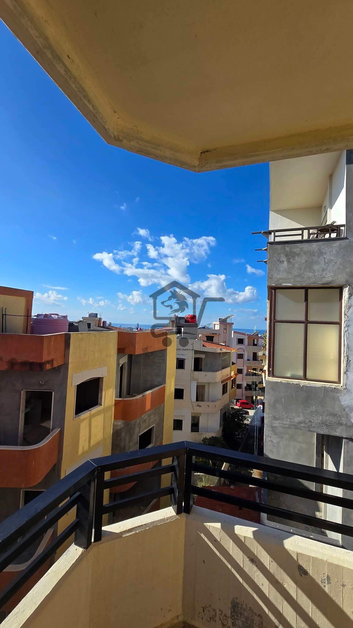 شقة بإكساء جيد جدا - الصورة 3