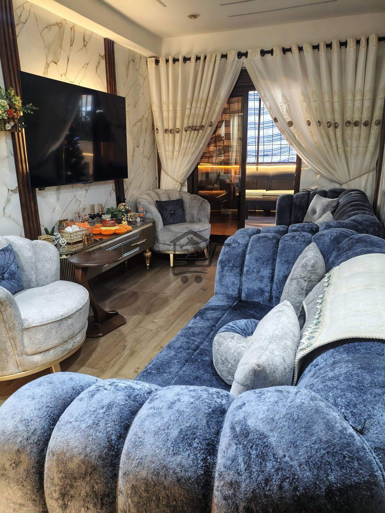 شقة بمساحة جيدة - الصورة 1