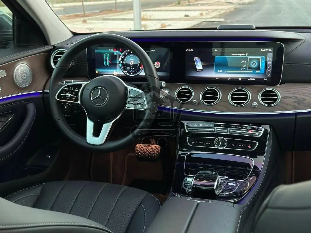 MERCEDES BENZ E300 - الصورة 5