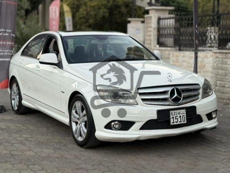 Mercedes-Benz C250 2009 - الصورة 1