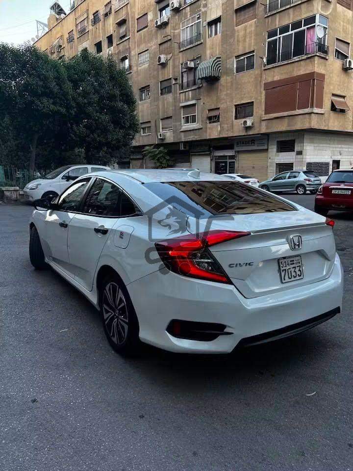للايجار هوندا سيفيك - الصورة 4