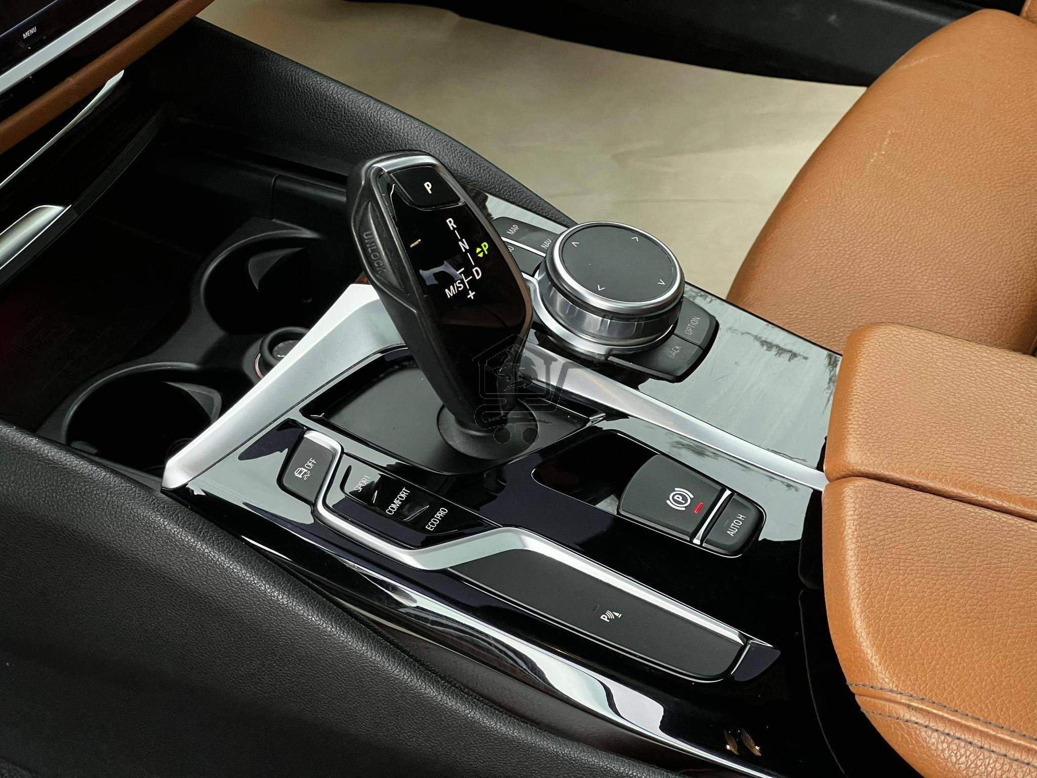BMW 530i 2017 - الصورة 9