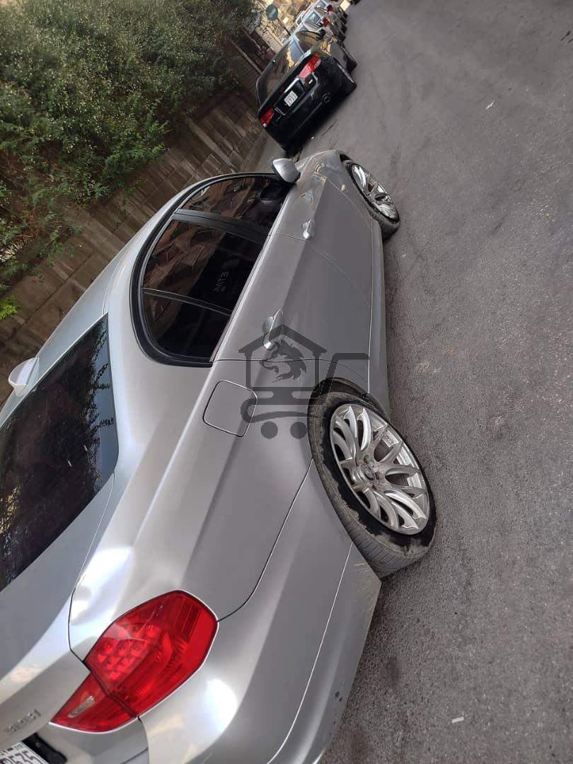 للبيع BMW  328Iموديل 2011أكمل وصف بحالة جيدة جداا - الصورة 4