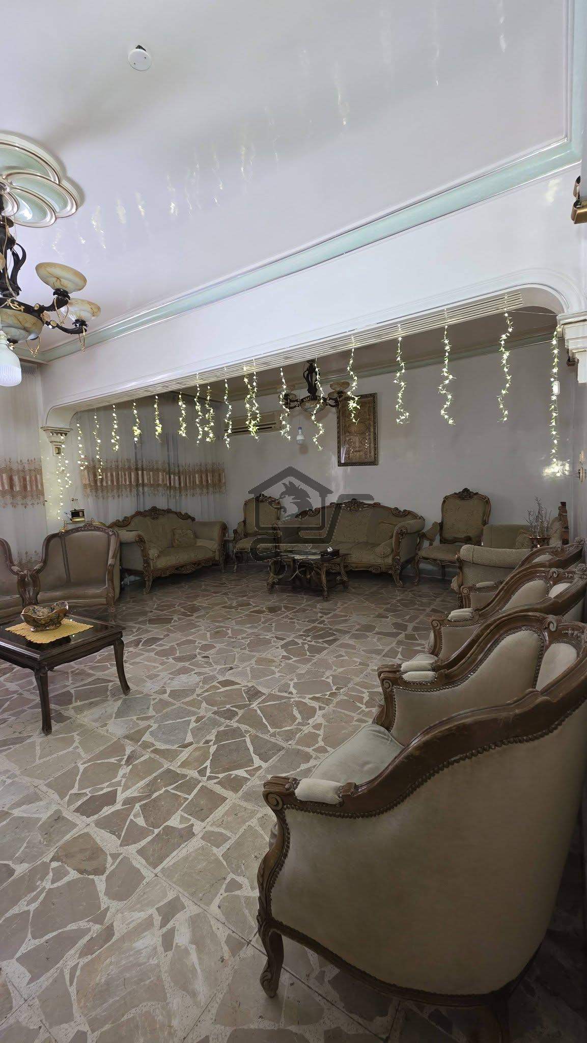 شقة بمساحة واسعة - الصورة 1