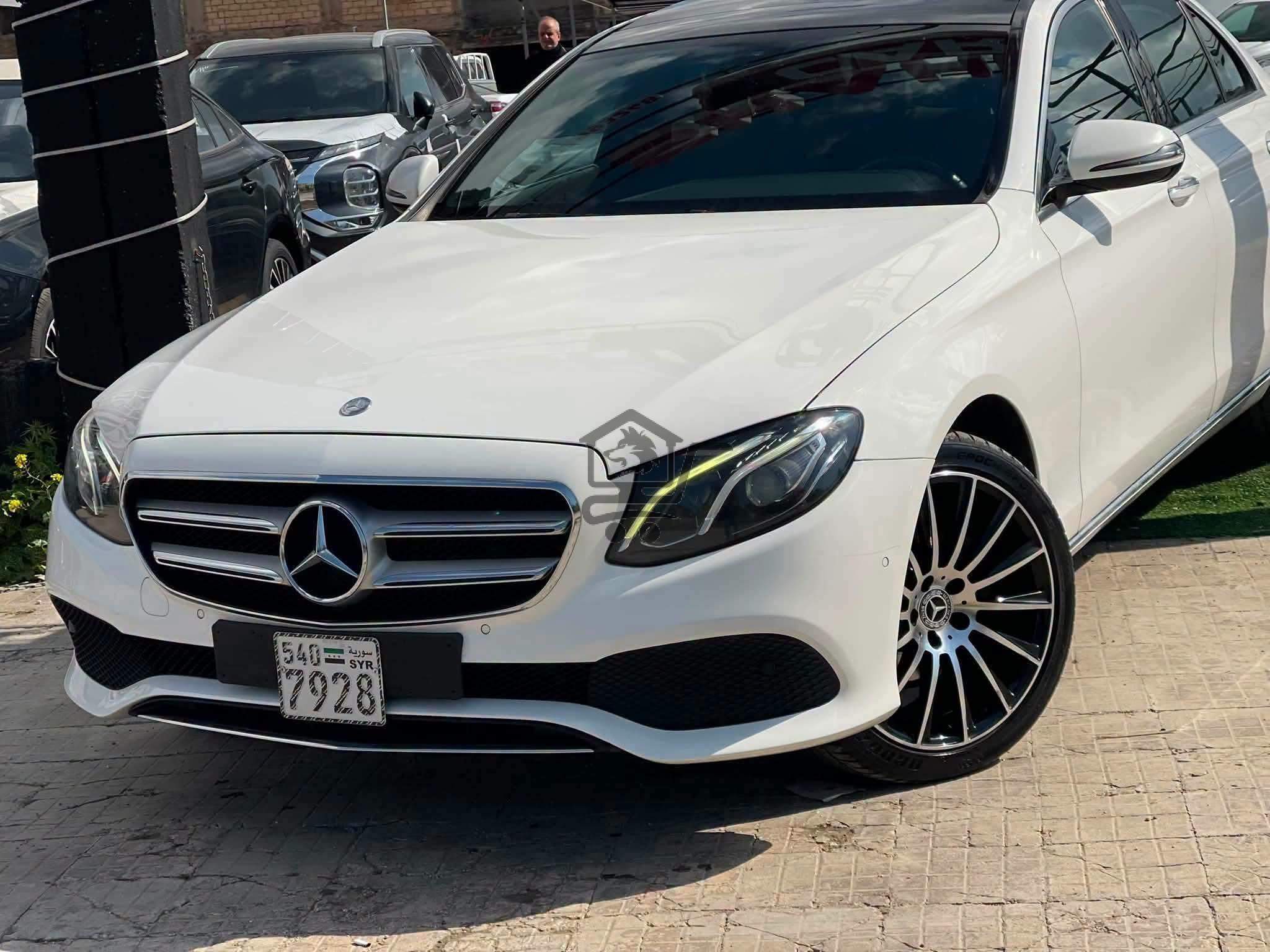 MERCEDES E200 - الصورة 6