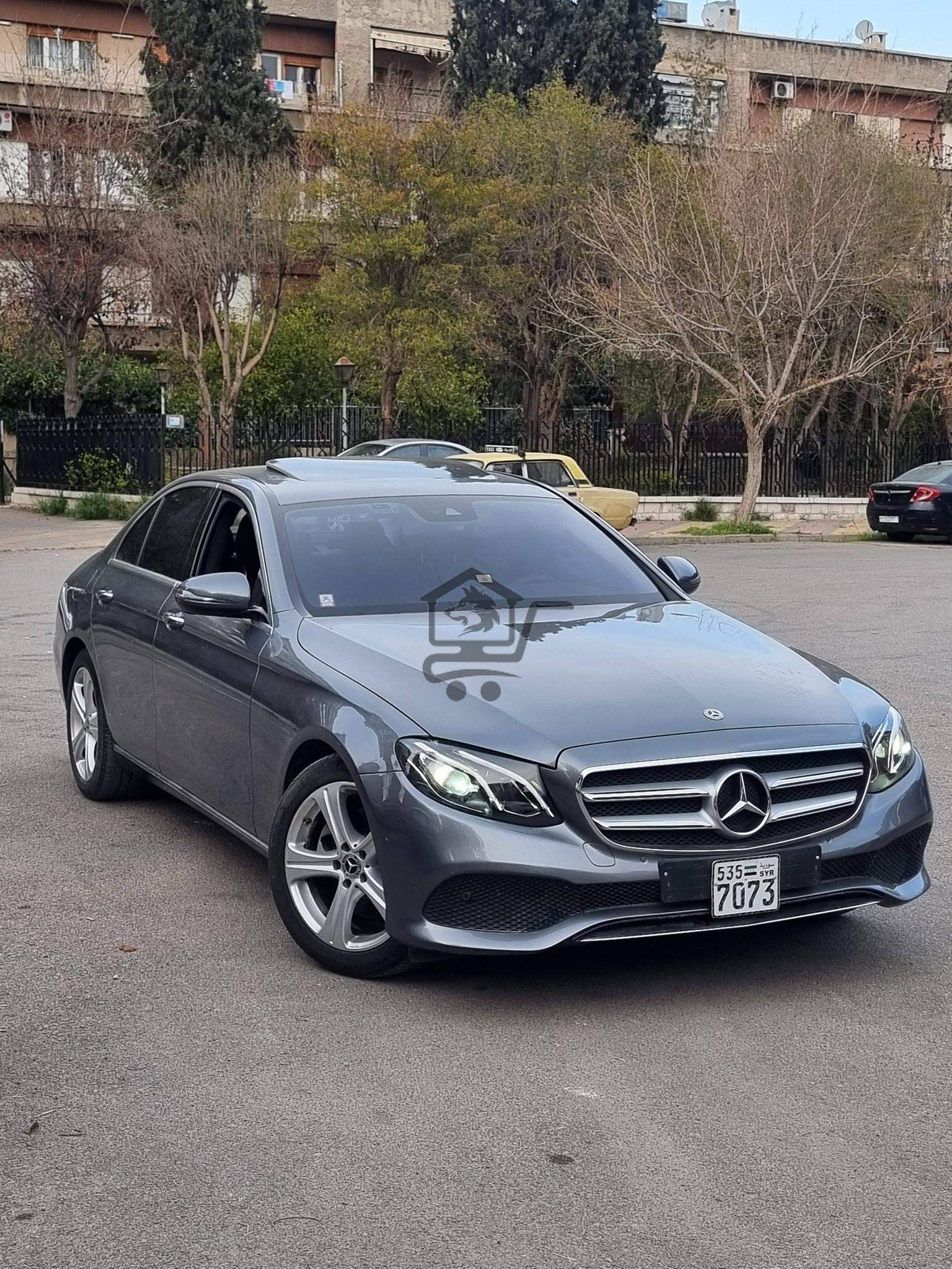 Mercedes-Benz E200 - الصورة 3