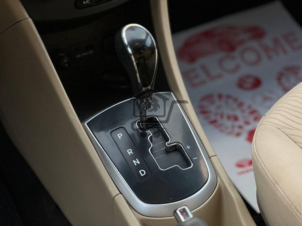 Hyundai Accent 2011 - الصورة 10