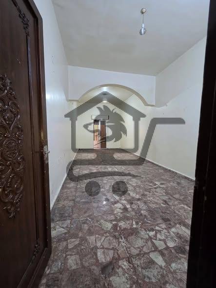 شقة بمساحة جيدة - الصورة 1