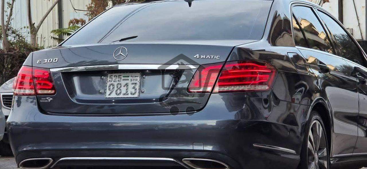 Mercedes-Benz E300 4MATIC - الصورة 4