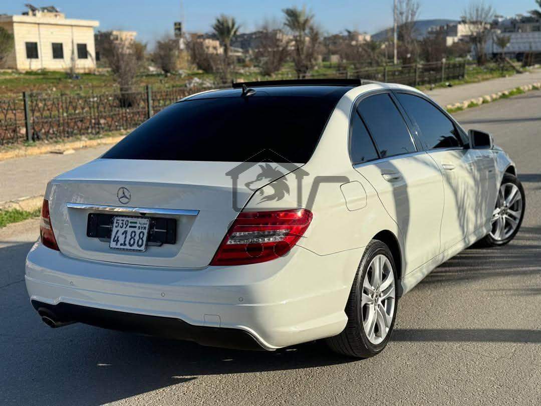 Mercedes C200 2012 - الصورة 4