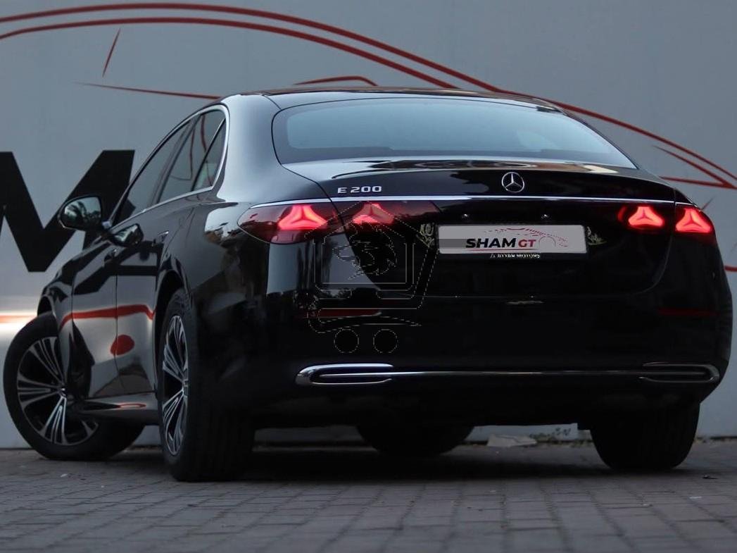 Mercedes-Benz E200 2025 - الصورة 4
