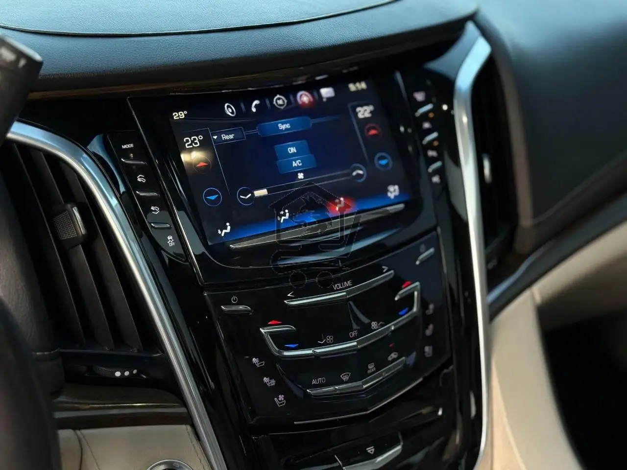 Cadillac Escalade Platinum - الصورة 6