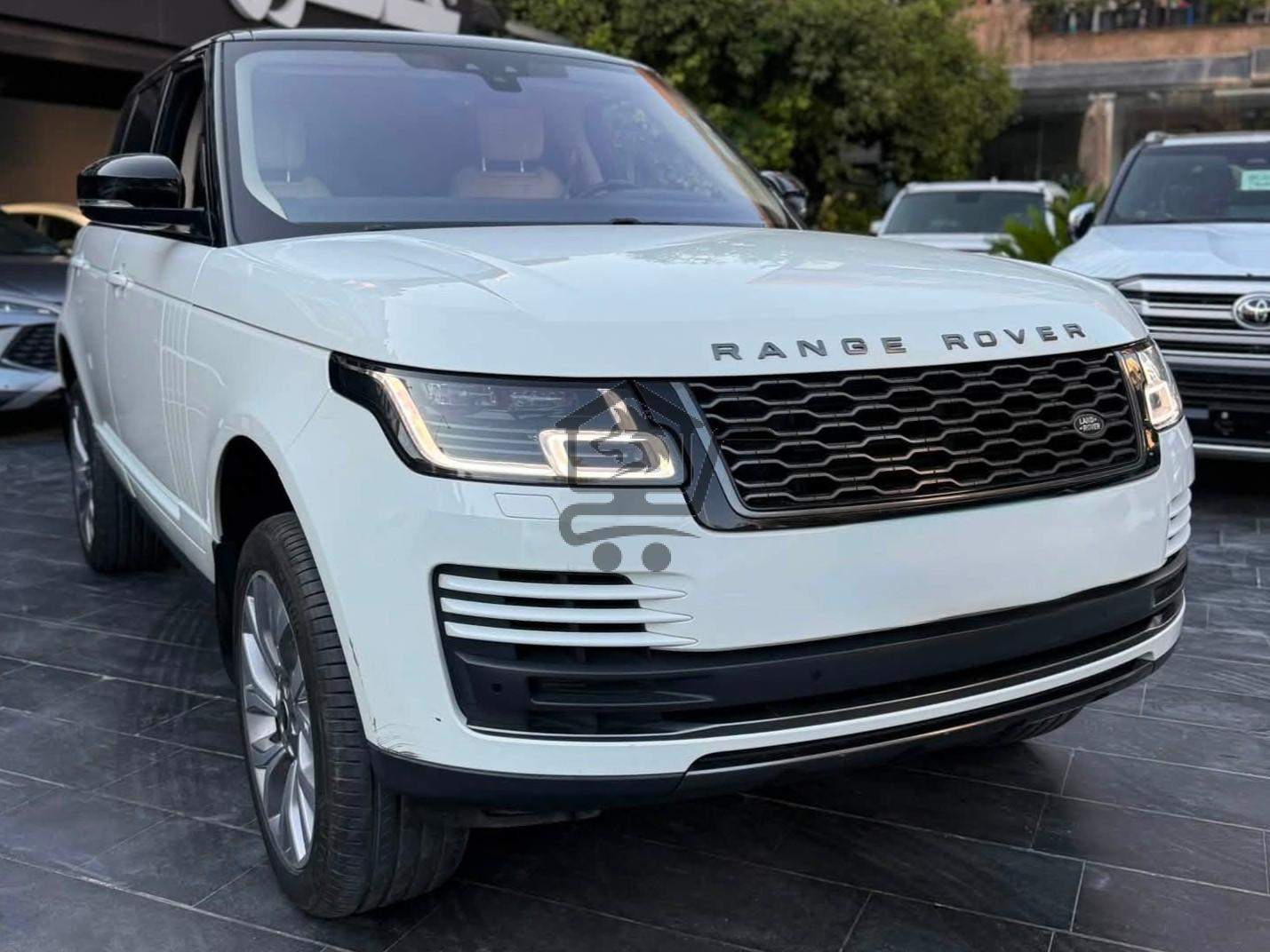 Land Rover Vogue 2021 - الصورة 3