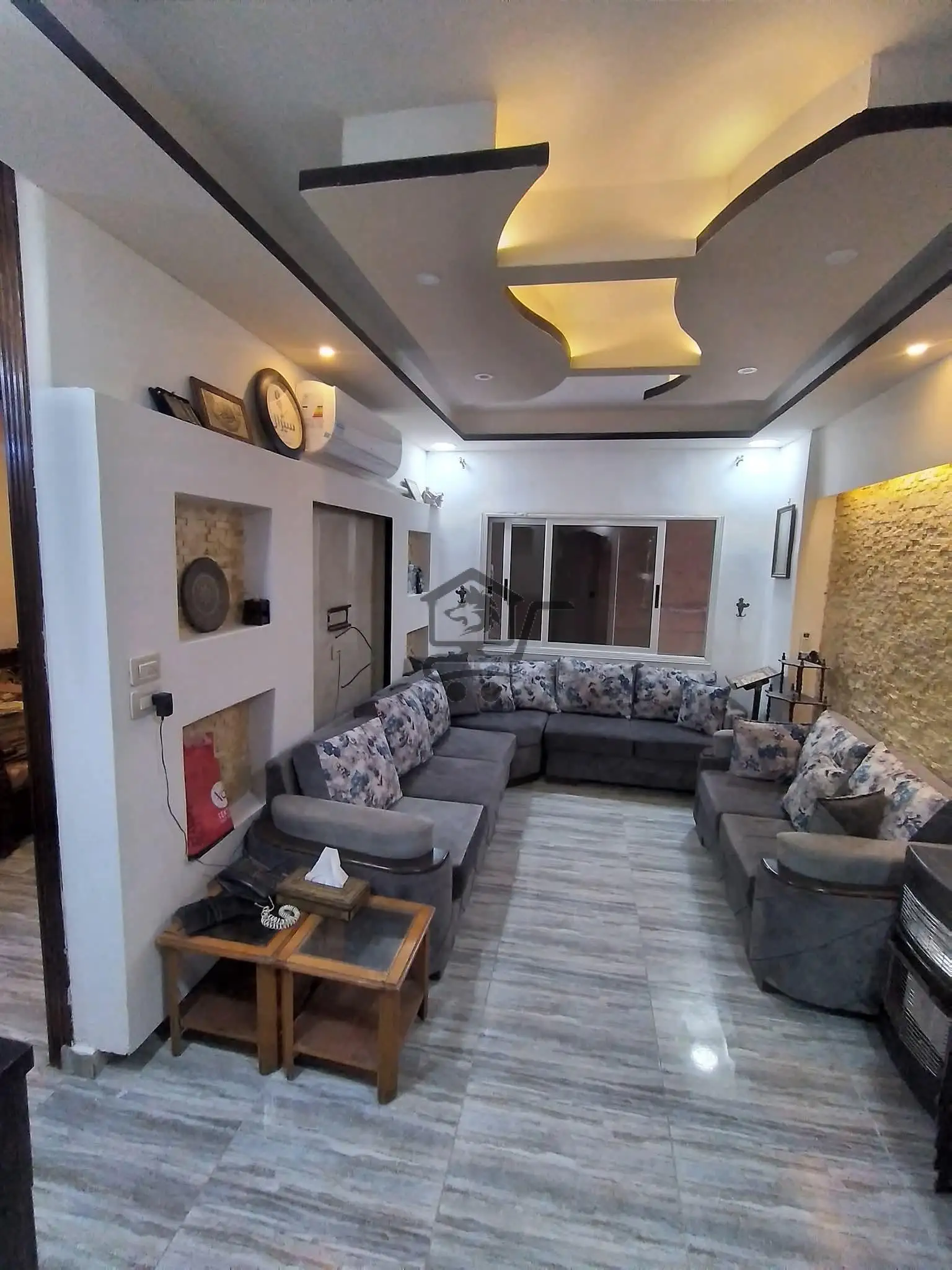 شقة بكسوة سوبر ديلوكس