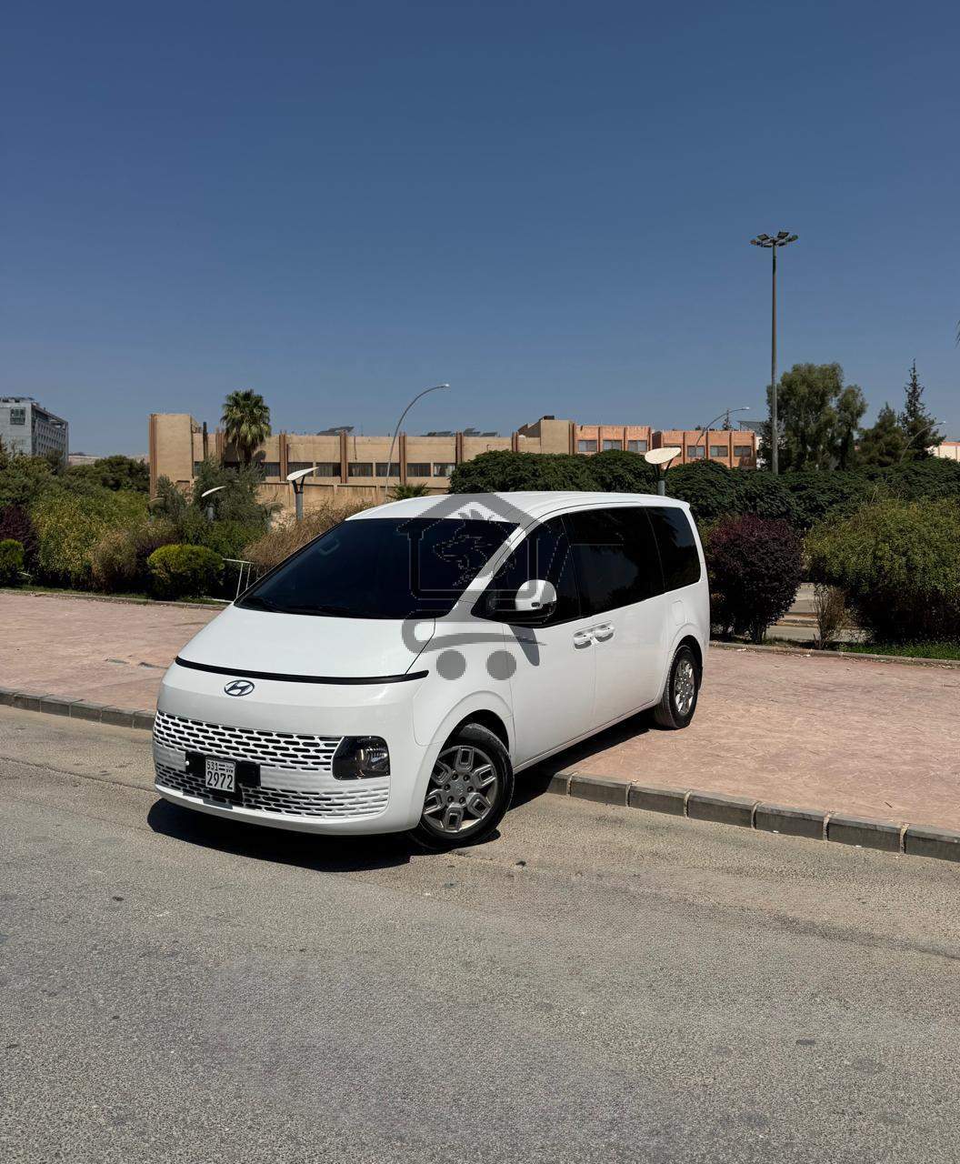 فان هيونداي ستاريا 2022 HTRAC - الصورة 1