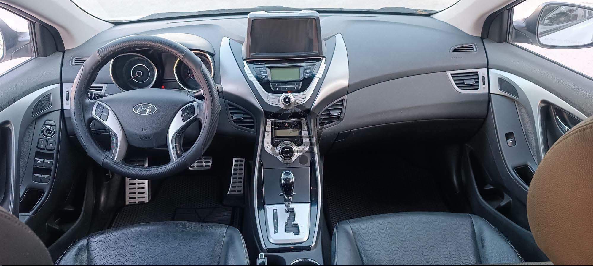 Hyundai Elantra 2011 - الصورة 8
