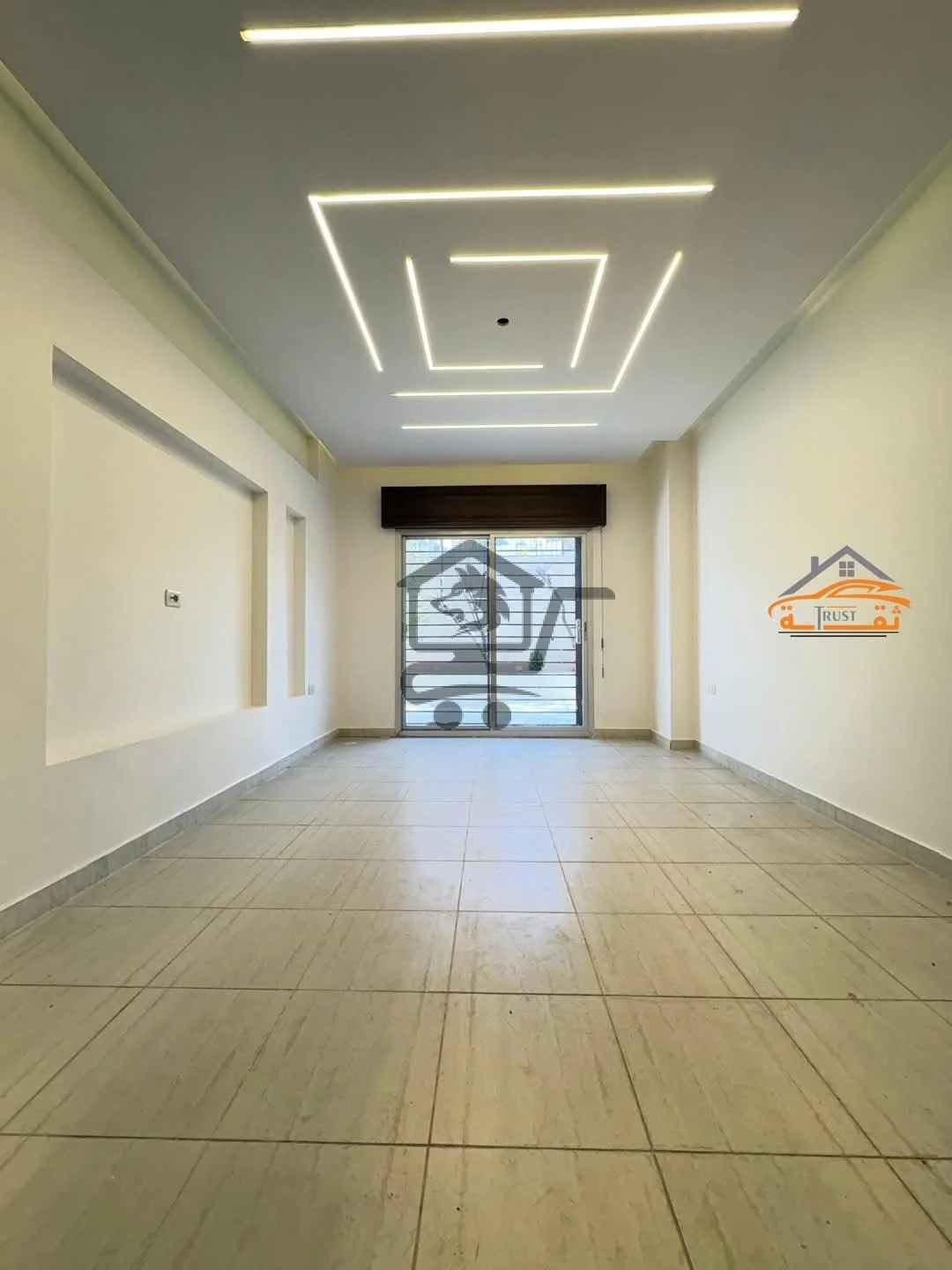 شقة بثلاث غرف بدون فرش - الصورة 1