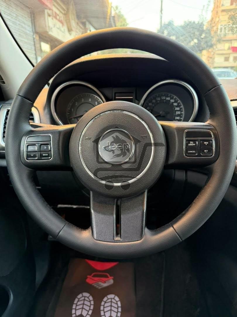 Jeep Grand Cherokee 2011 - الصورة 7