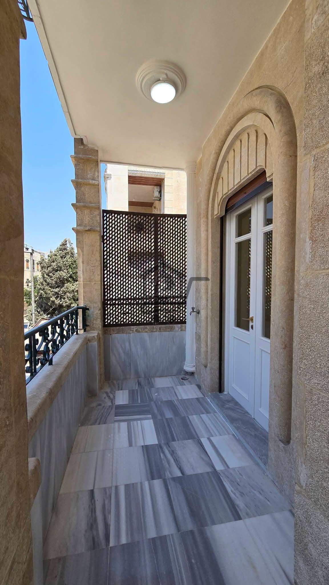 منزل بمساحة واسعة - الصورة 4