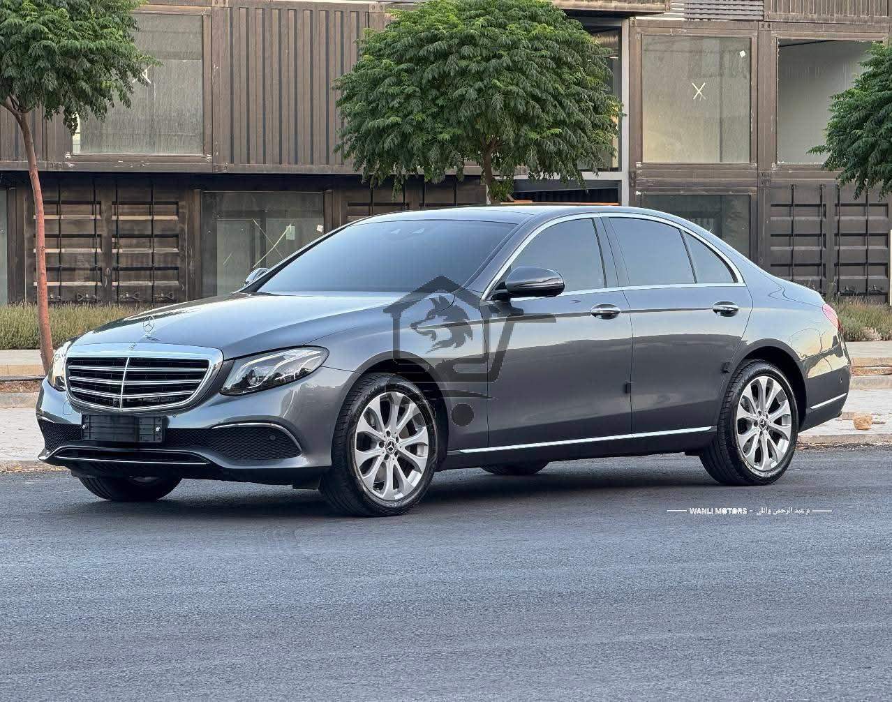 MERCEDES BENZ E300 - الصورة 3