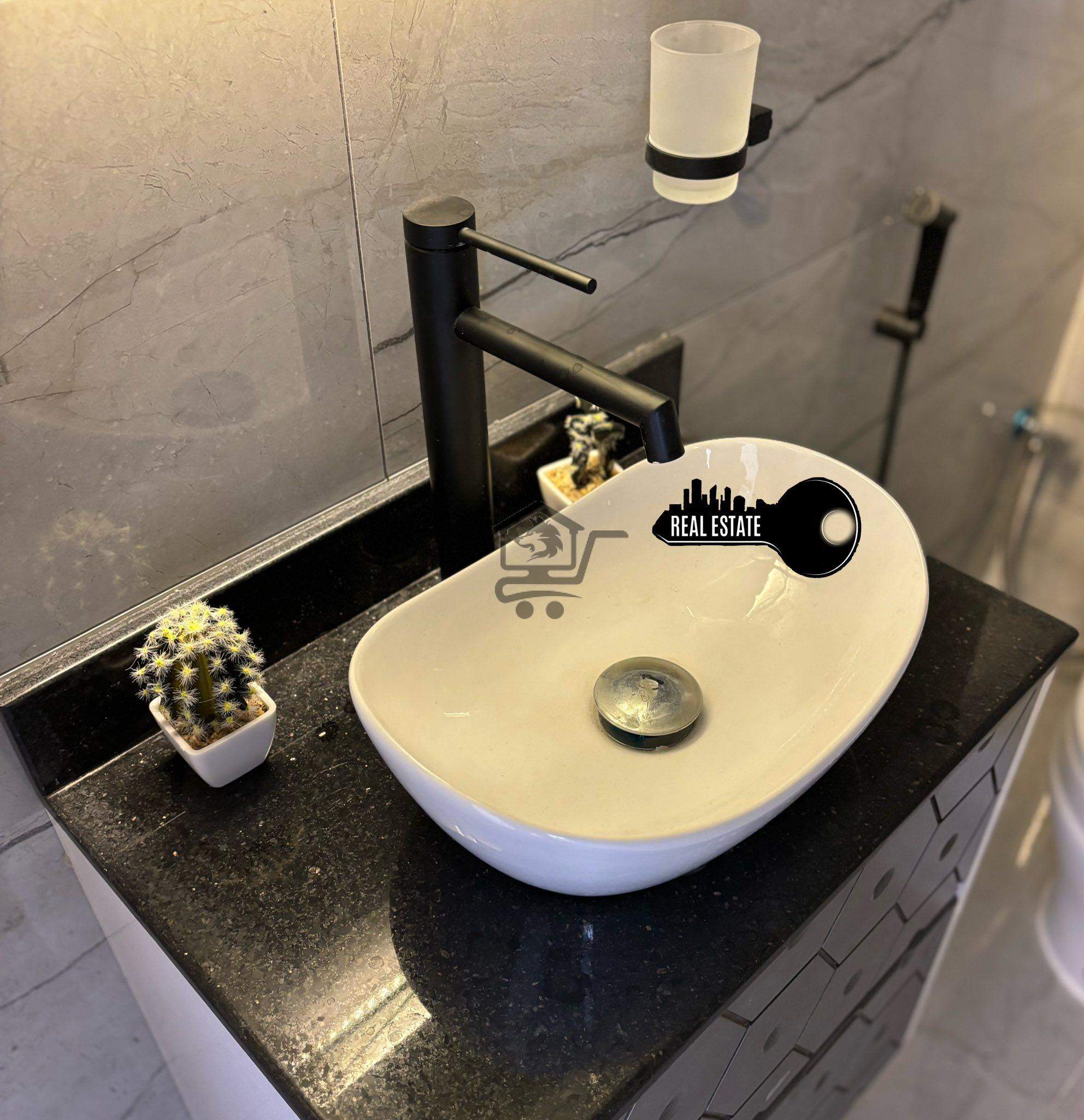 للبيع شقة طابق أول - الصورة 2