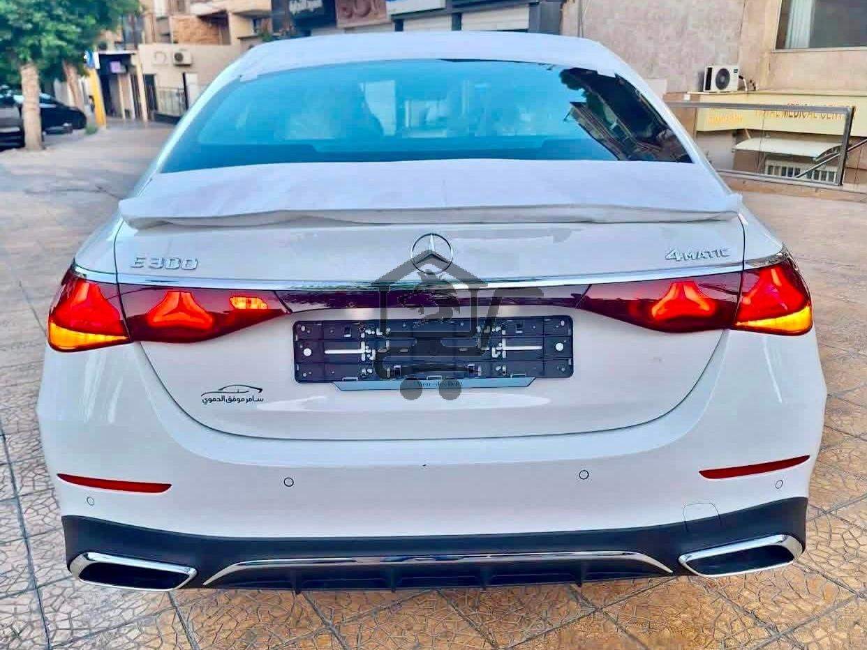 Mercedes E300 4Matic - الصورة 4